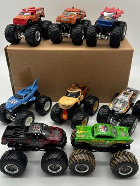 Hot Wheels Monster Trucks 1:64 Diecast Bundle, Maximum Destruction Shark Wreak